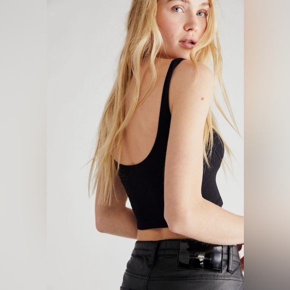 Meg Seamless Crop NWOT black - Picture 3 of 4